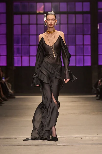 Look 12